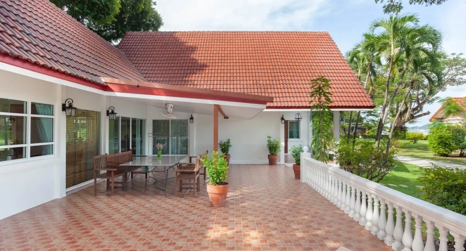 For rent 4 bedrooms villa in Mueang Phuket, Phuket
