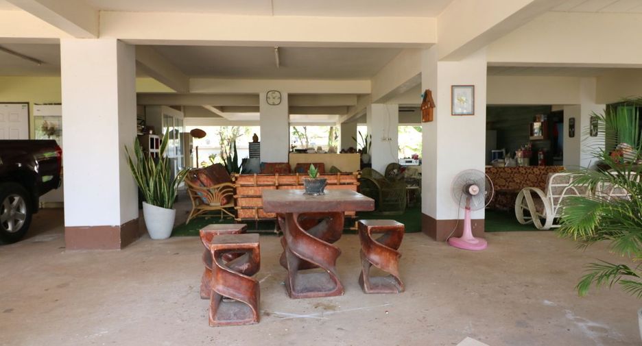 For sale 4 bedrooms house in Mueang Nong Khai, Nong Khai