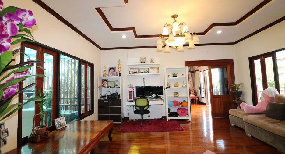 For sale 4 bedrooms house in Mueang Nong Khai, Nong Khai