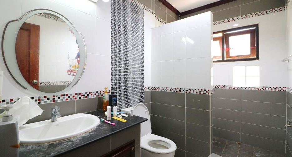 For sale 4 bedrooms house in Mueang Nong Khai, Nong Khai