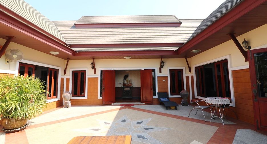 For sale 4 bedrooms house in Mueang Nong Khai, Nong Khai