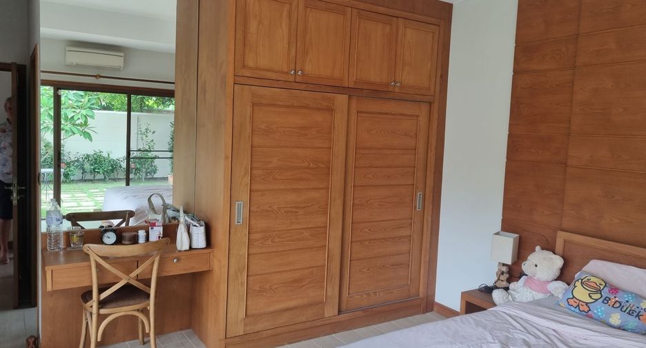 Casa en alquiler de 3 habitaciones en Bang Lamung, Chonburi