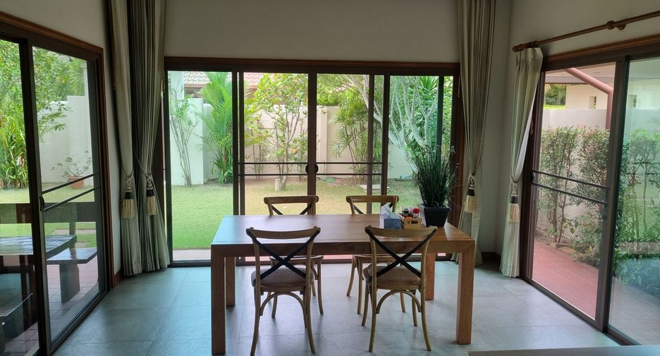 Casa en alquiler de 3 habitaciones en Bang Lamung, Chonburi