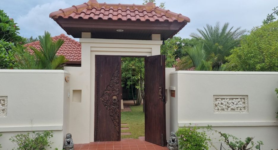 Casa en alquiler de 3 habitaciones en Bang Lamung, Chonburi