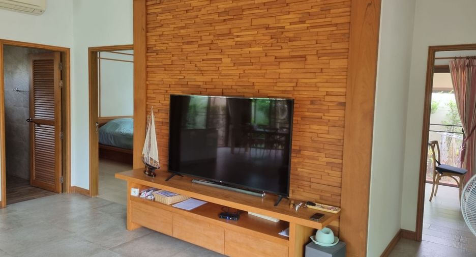 Casa en alquiler de 3 habitaciones en Bang Lamung, Chonburi