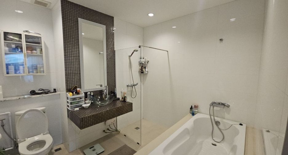 For rent 2 bedrooms condo in Bang Lamung, Chonburi