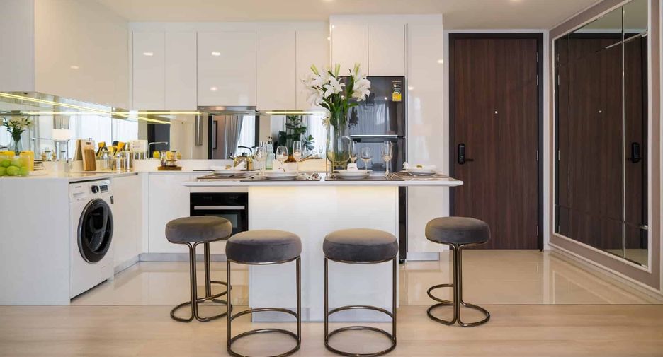 For sale 2 bedrooms condo in Phaya Thai, Bangkok