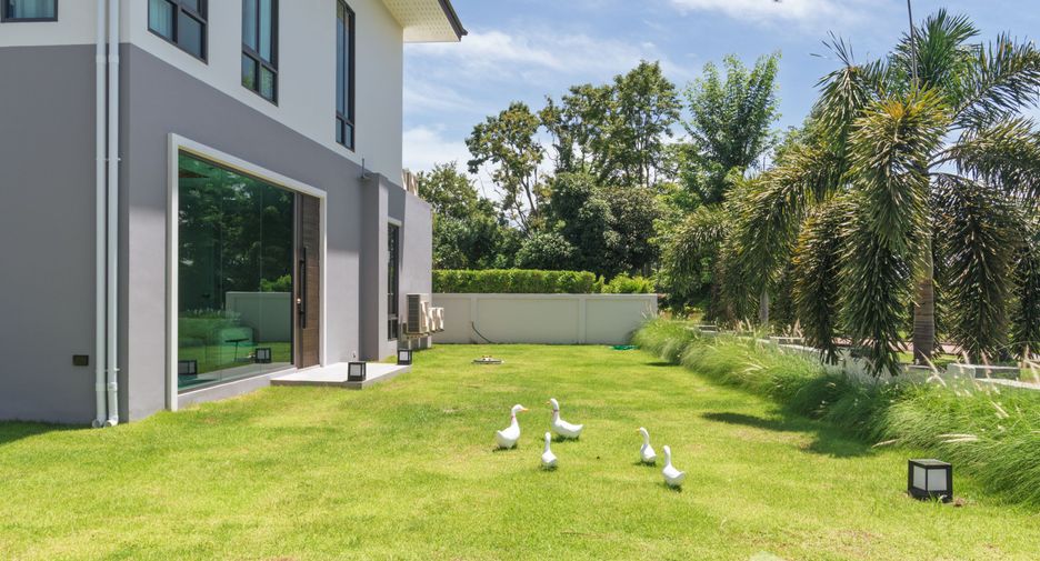 Villa en venta de 5 habitaciones en Bang Lamung, Chonburi
