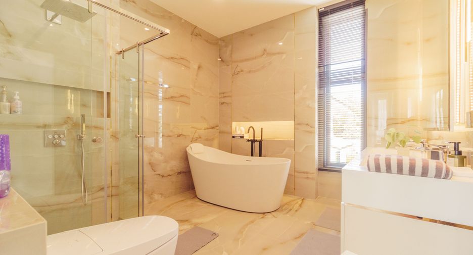 Villa en venta de 5 habitaciones en Bang Lamung, Chonburi