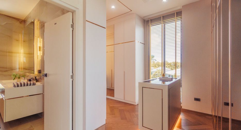 Villa en venta de 5 habitaciones en Bang Lamung, Chonburi