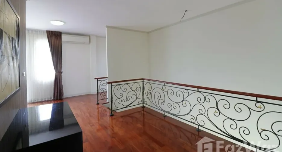 For sale 5 bedrooms house in Prawet, Bangkok