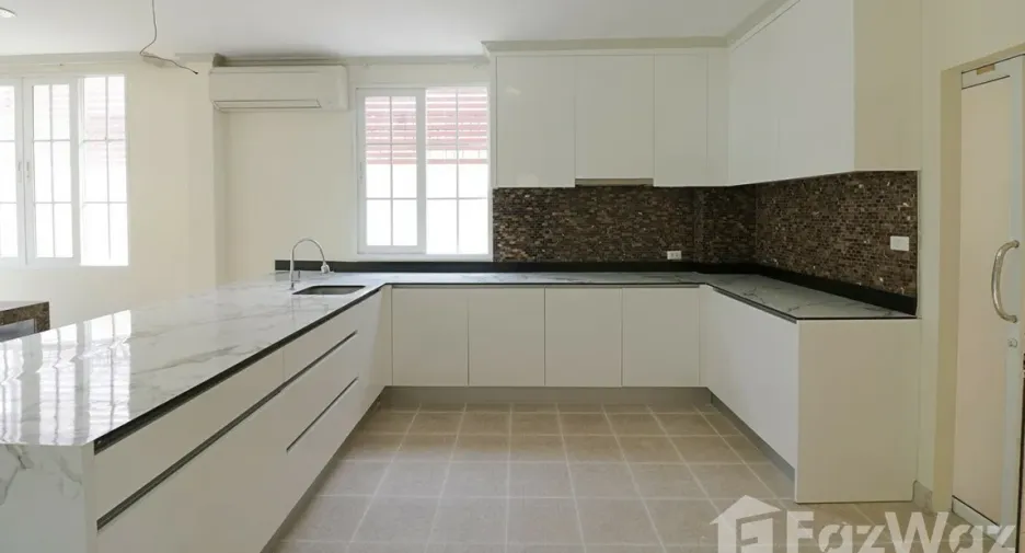 For sale 5 bedrooms house in Prawet, Bangkok