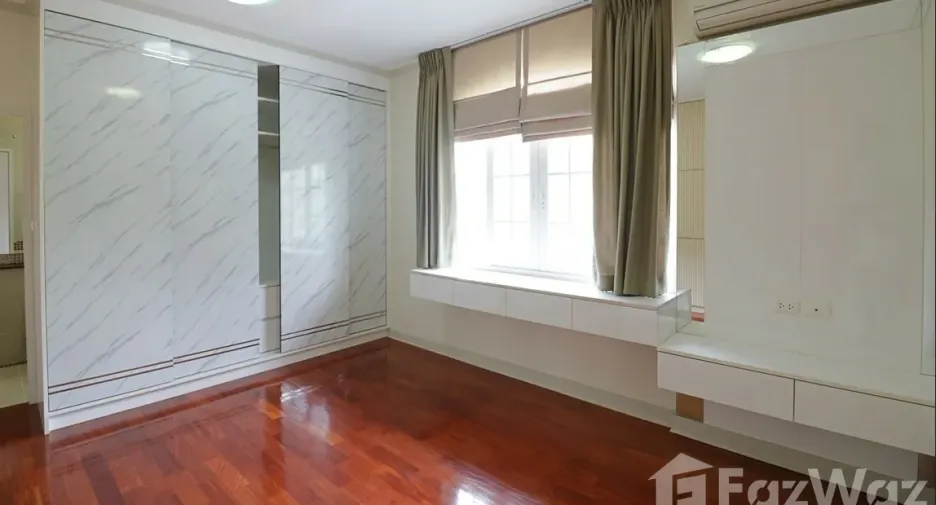For sale 5 bedrooms house in Prawet, Bangkok