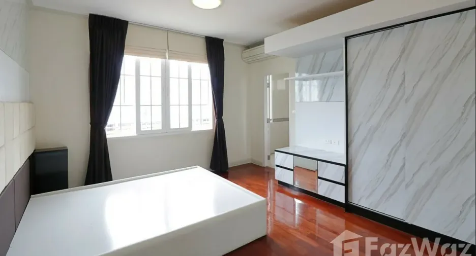 For sale 5 bedrooms house in Prawet, Bangkok