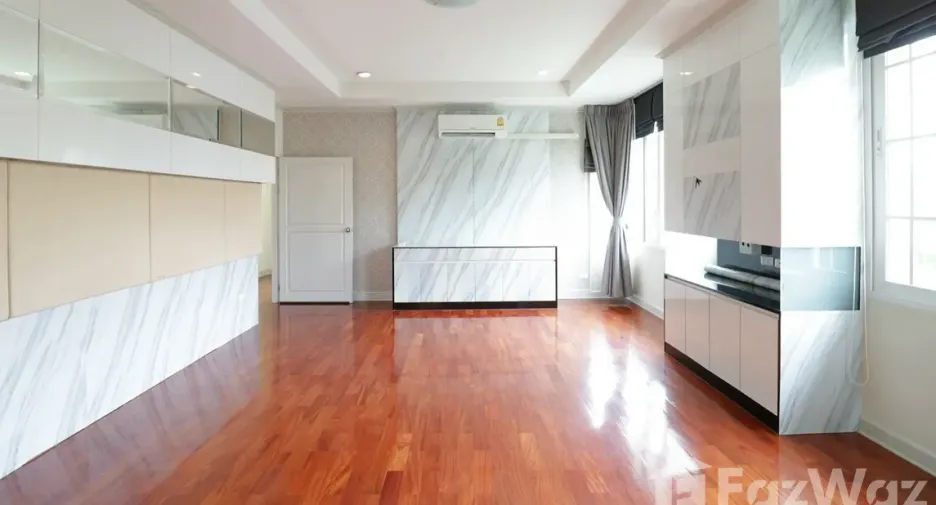For sale 5 bedrooms house in Prawet, Bangkok