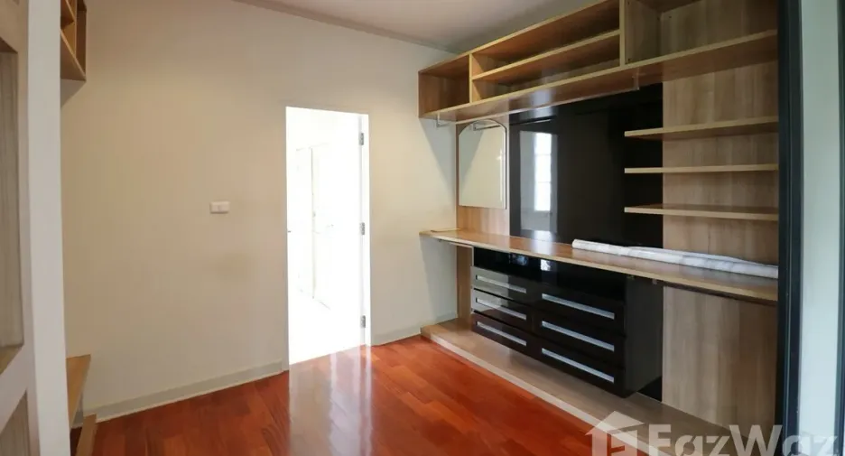 For sale 5 bedrooms house in Prawet, Bangkok