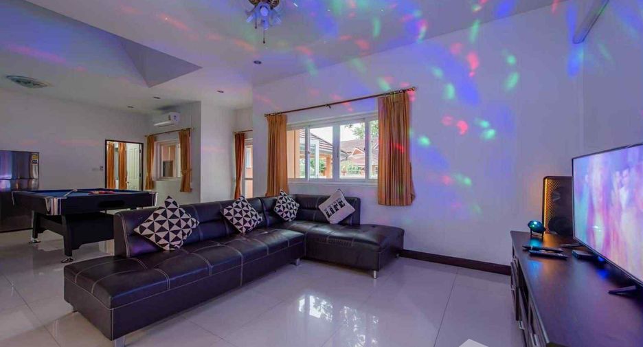 Casa en alquiler de 3 habitaciones en Bang Lamung, Chonburi