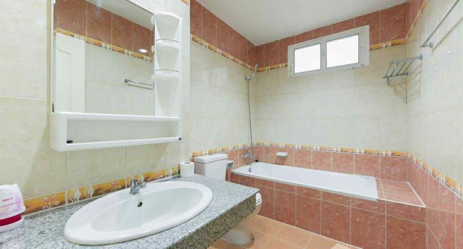 Casa en alquiler de 3 habitaciones en Bang Lamung, Chonburi