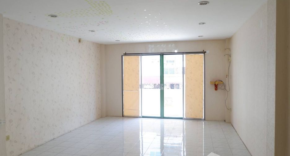 For sale and for rent 4 bedrooms retail Space in Bang Lamung, Chonburi