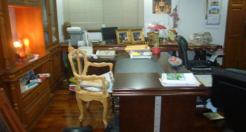 For sale 3 bedrooms condo in Watthana, Bangkok