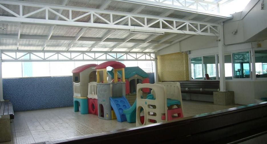 For sale 3 bedrooms condo in Watthana, Bangkok