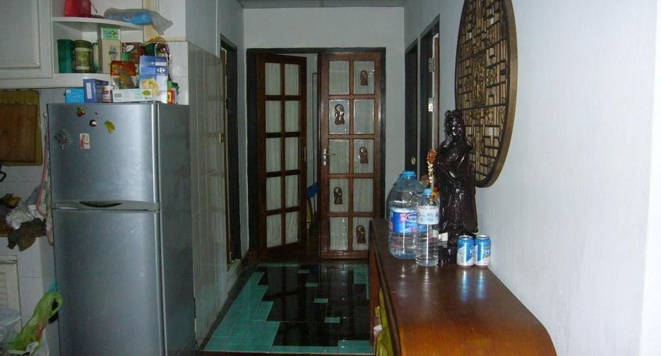 For sale 3 bedrooms condo in Watthana, Bangkok