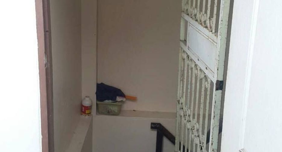 For sale 2 bedrooms townhouse in Mueang Surat Thani, Surat Thani