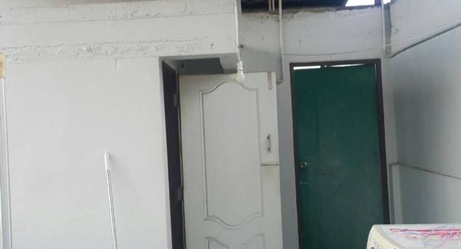 For sale 2 bedrooms townhouse in Mueang Surat Thani, Surat Thani