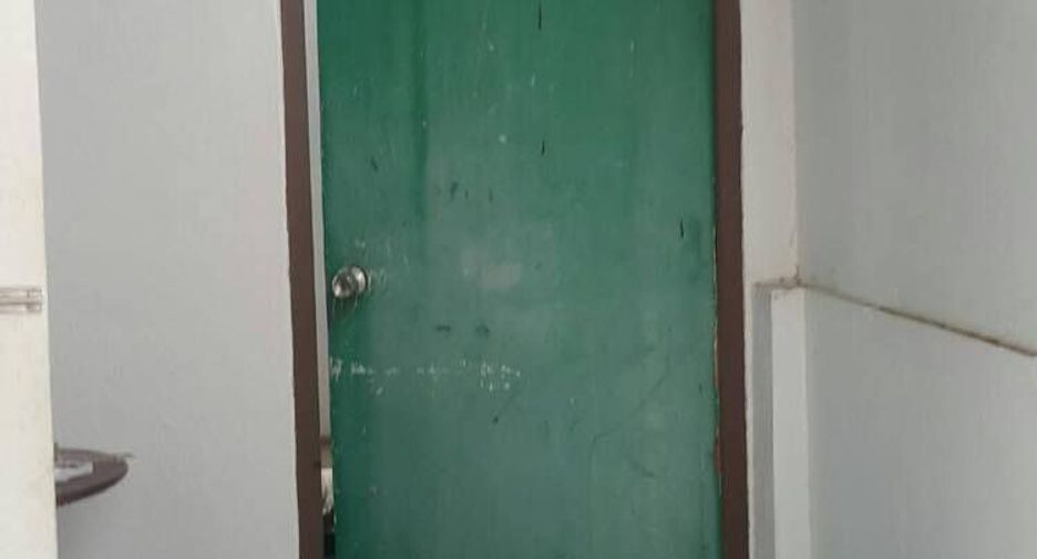 For sale 2 bedrooms townhouse in Mueang Surat Thani, Surat Thani