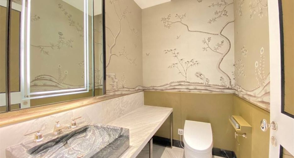 For sale 3 bedrooms condo in Khlong San, Bangkok