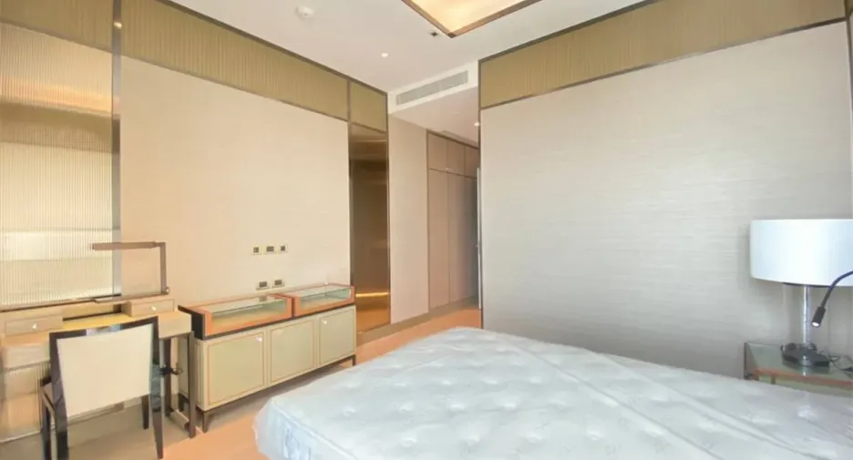 For sale 3 bedrooms condo in Khlong San, Bangkok