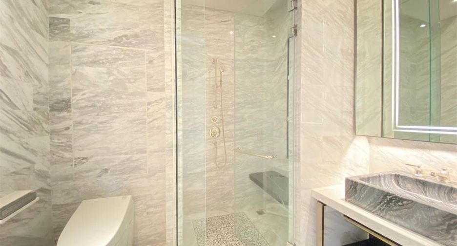 For sale 3 bedrooms condo in Khlong San, Bangkok