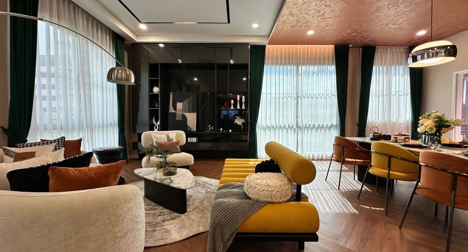 For sale 5 bedrooms townhouse in Lat Krabang, Bangkok