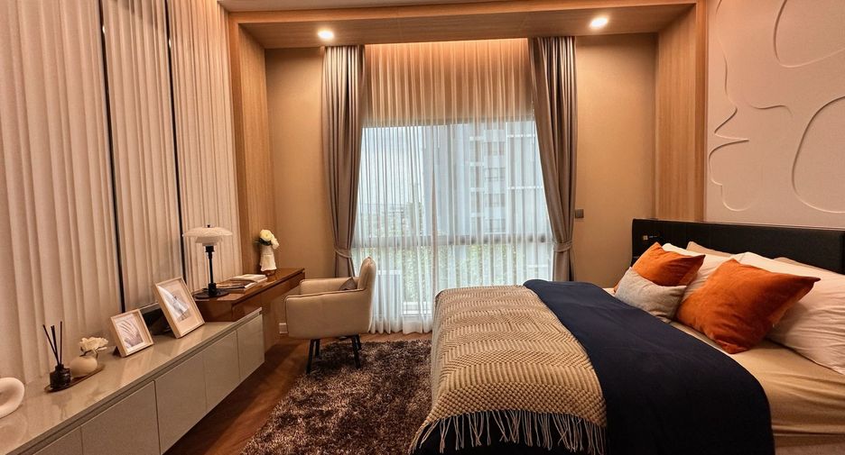 For sale 5 bedrooms townhouse in Lat Krabang, Bangkok