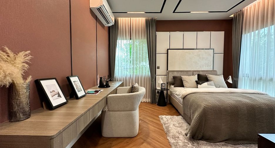 For sale 5 bedrooms townhouse in Lat Krabang, Bangkok