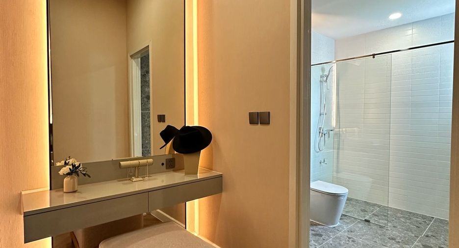 For sale 5 bedrooms townhouse in Lat Krabang, Bangkok