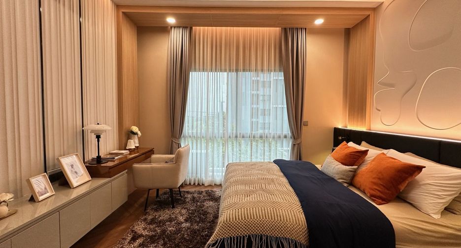 For sale 5 bedrooms townhouse in Lat Krabang, Bangkok
