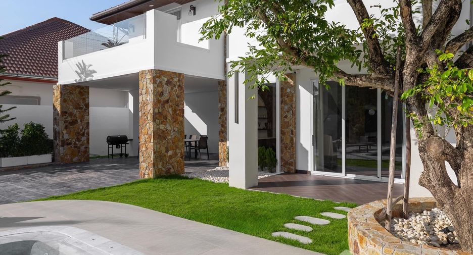 À vendre et à louer 4 chambres villa à Huay Yai, Pattaya