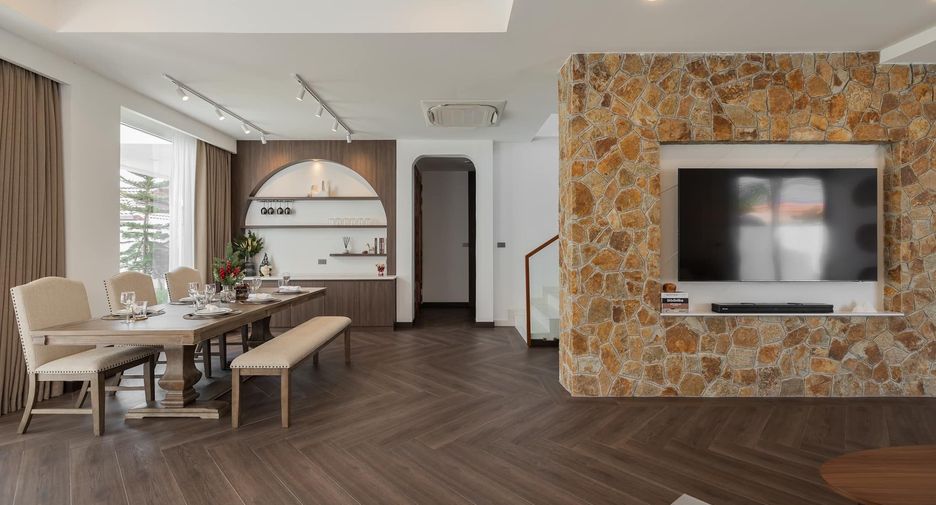 À vendre et à louer 4 chambres villa à Huay Yai, Pattaya