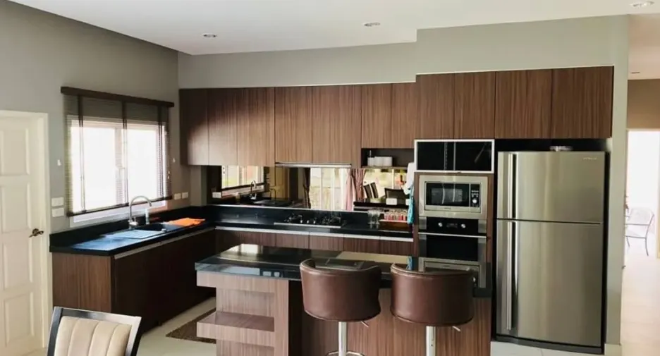 Casa en venta y en alquiler de 3 habitaciones en Bang Lamung, Chonburi