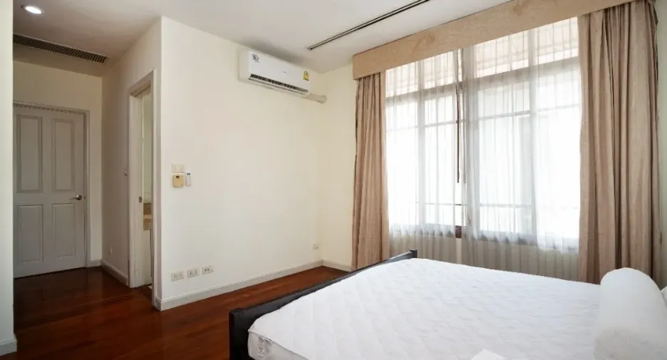 For sale and for rent 4 bedrooms house in Watthana, Bangkok