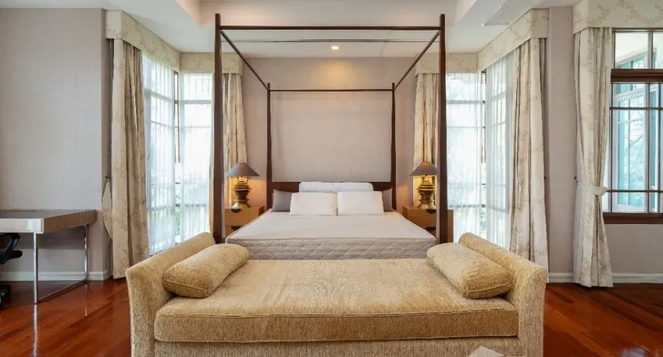 For sale and for rent 4 bedrooms house in Watthana, Bangkok