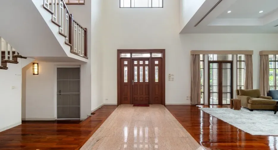 For sale and for rent 4 bedrooms house in Watthana, Bangkok