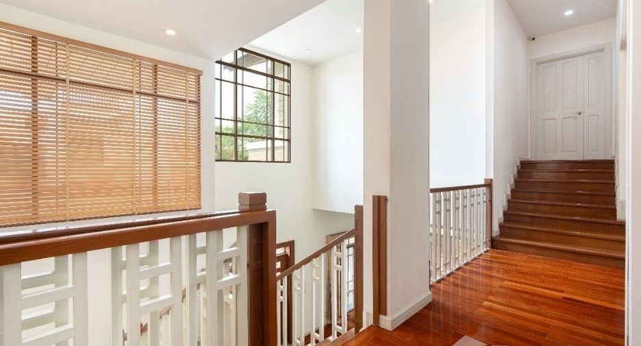 For sale and for rent 4 bedrooms house in Watthana, Bangkok