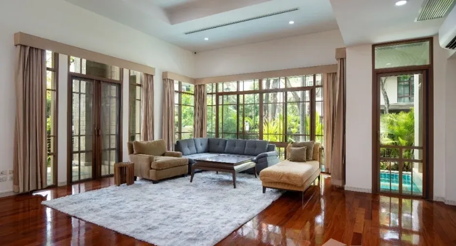For sale and for rent 4 bedrooms house in Watthana, Bangkok
