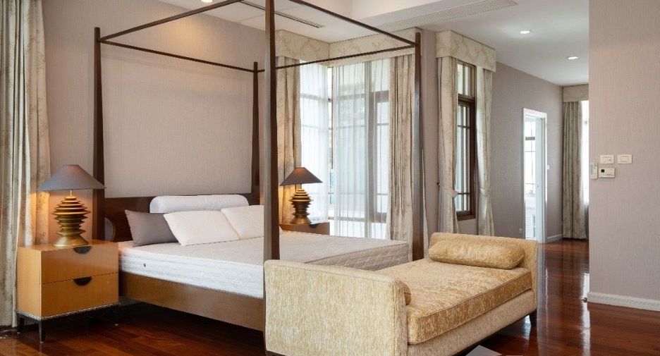 For sale and for rent 4 bedrooms house in Watthana, Bangkok