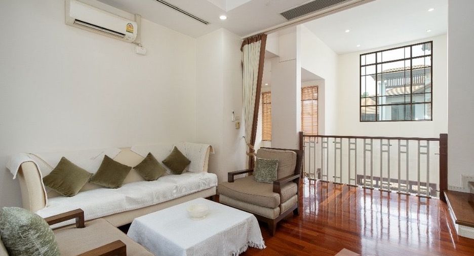 For sale and for rent 4 bedrooms house in Watthana, Bangkok