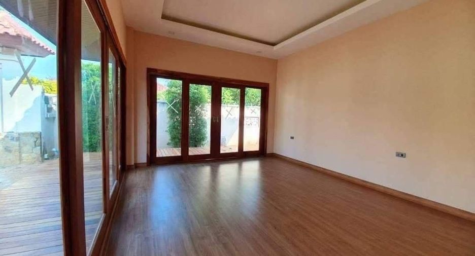 Villa zum Kauf und zur Miete mit 3 Zimmer in Bang Lamung, Chonburi
