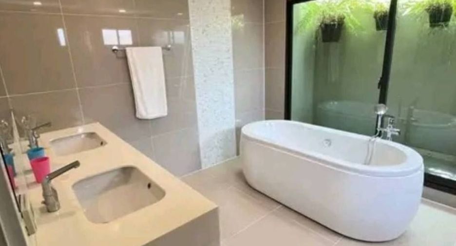 For sale 6 bedrooms house in Suan Luang, Bangkok