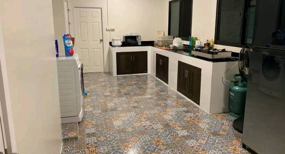 For sale 6 bedrooms house in Suan Luang, Bangkok